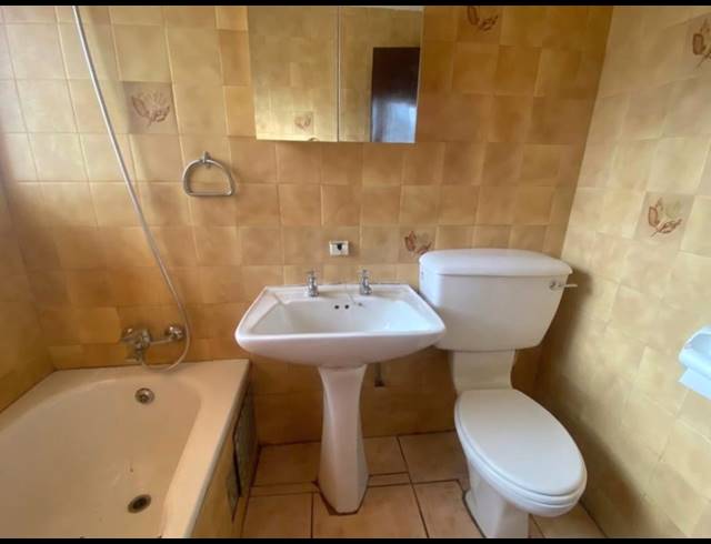 3 BEDROOM FLAT FOR SALE IN VEREENIGING CENTRAL